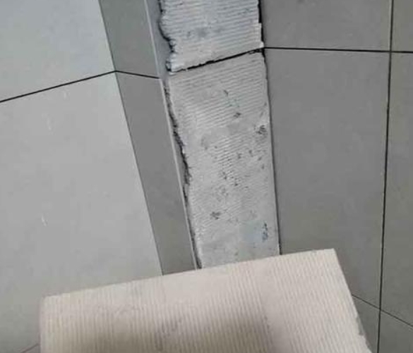 博兴瓷砖空鼓维修公司分享下厨房瓷砖脱落的补救措施。